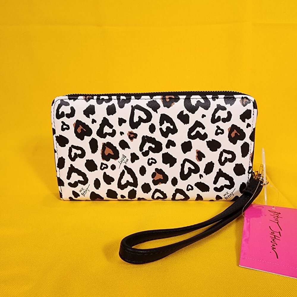 Betsey Johnson Leopard Heart White Black Wallet Wristlet Zip Around NEW - Picture 5 of 12